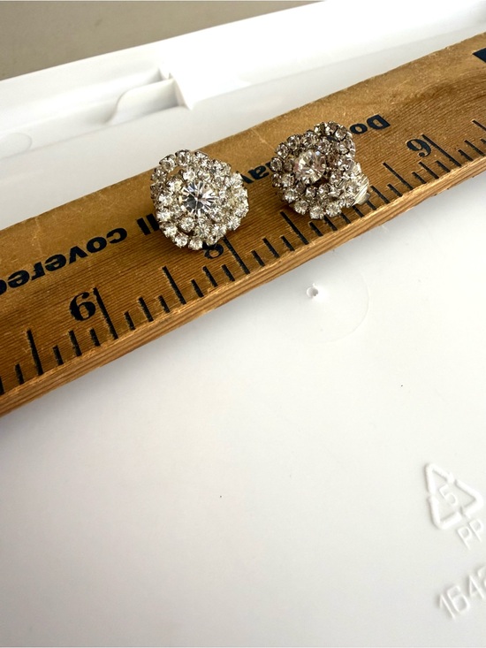 Jewelry - Vintage Clion Earrings